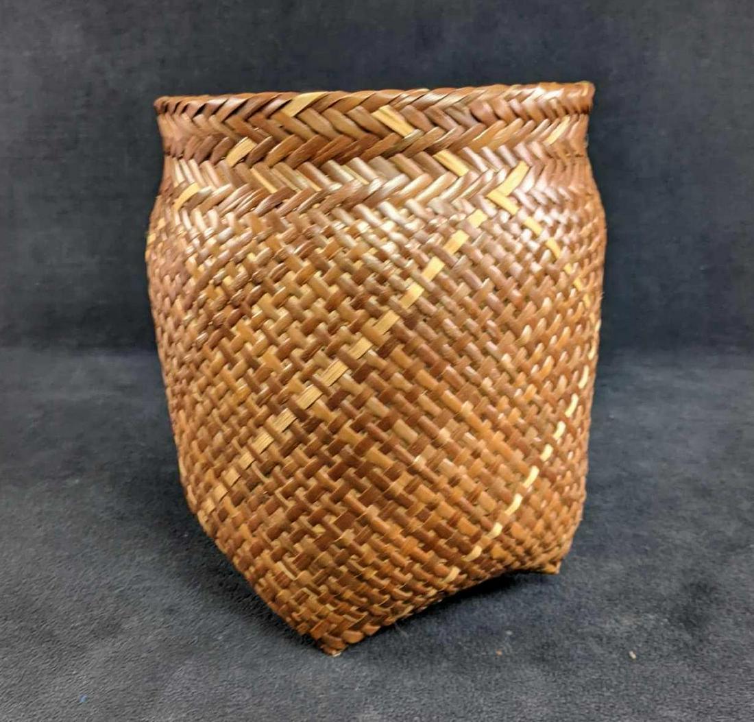 Small Wicker Basket (1 of 6)