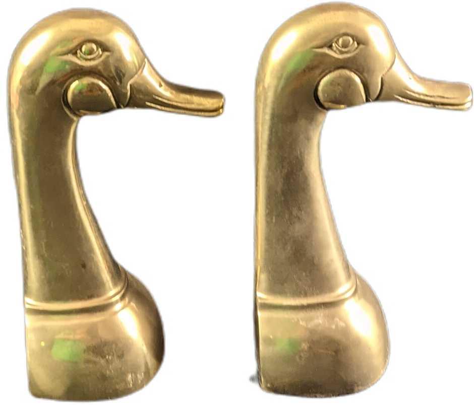 Vintage Leonard Brass Canada Goose Bookends: Vintage Leonard Brass Canada Goose Bookends. Each bookend is approx 3" x 3" x 9" and together they weigh 4.28lbs. The bookends are in a good, vintage condition with some wear and scratches. Please see