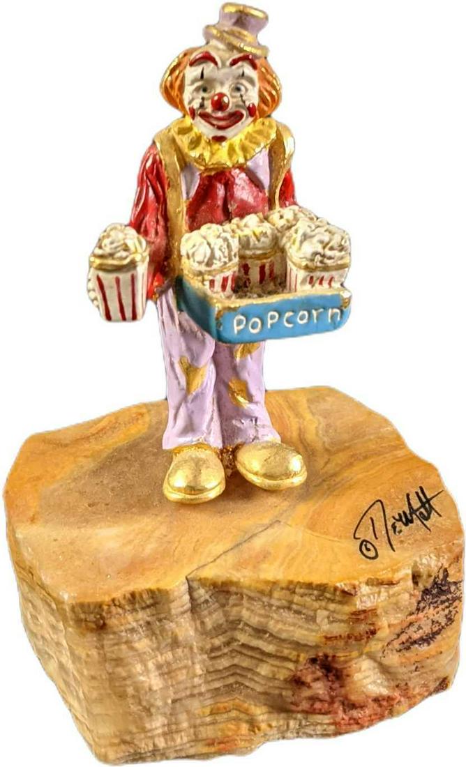 De Mott Popcorn Clown Figurine With Onyx Base: De Mott Popcorn Clown Figurine With Onyx Base From 1985. The figurine is approx 3" x 2" x 4 1/2" and it weighs 1.04lb. The figurine is in a good, vintage condition with no known damage. Please see the