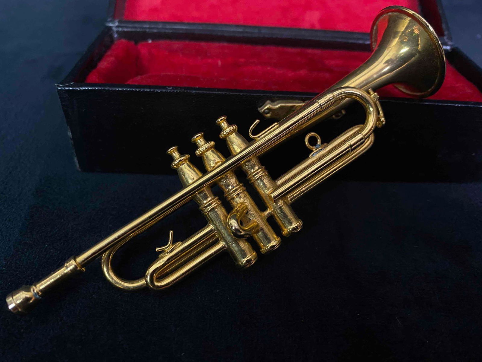 Vintage Miniature Brass Colored Trumpet & Case (1 of 10)