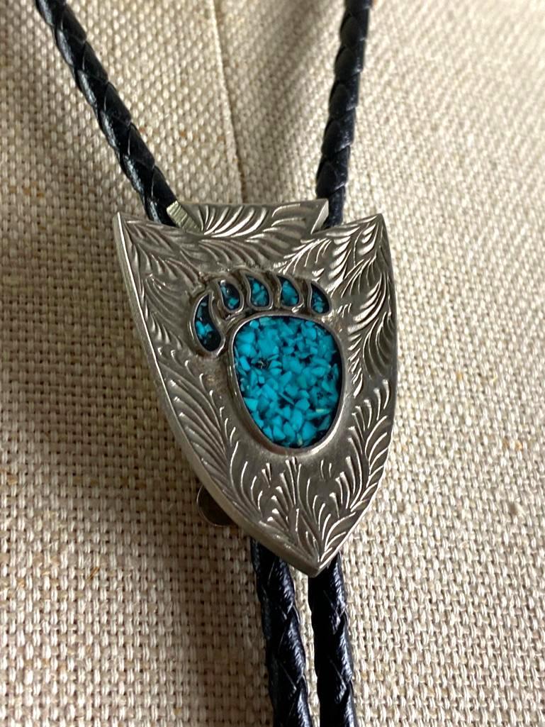Navajo Style Bear Claw Bolo Tie (1 of 4)