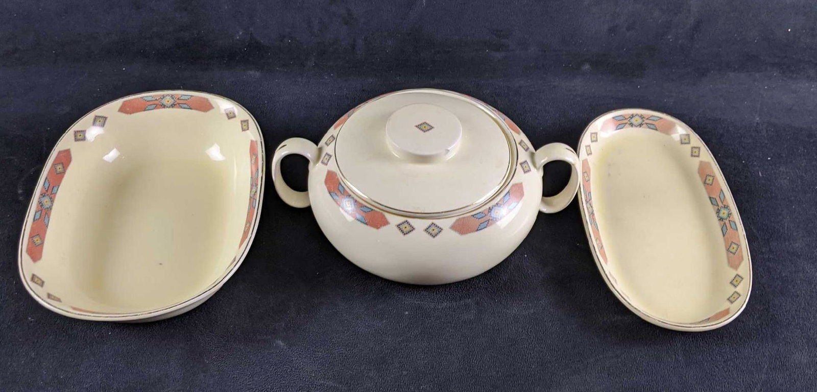 Ceramic CW George Vegetable Bowl and Dishes (1 of 10)