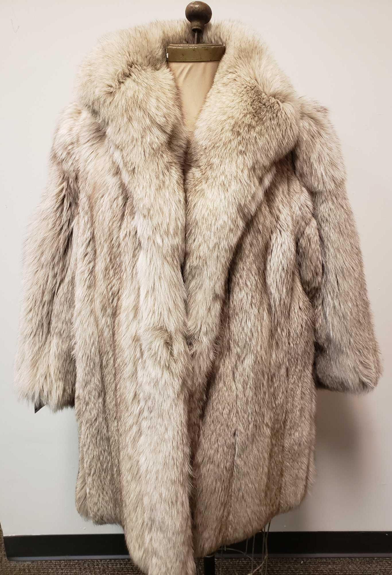 Efurs4less Arctic Marble Fox Fur Coat: Efurs4less Arctic Marble Fox Fur Coat. This coat is in great used condition. There is a small stain in the lining in the interior. There is an interior pocket and two exterior pockets. The interior ha