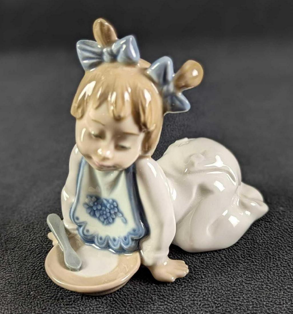 Nao Lladro Feeding Time Baby Girl Figurine (1 of 6)