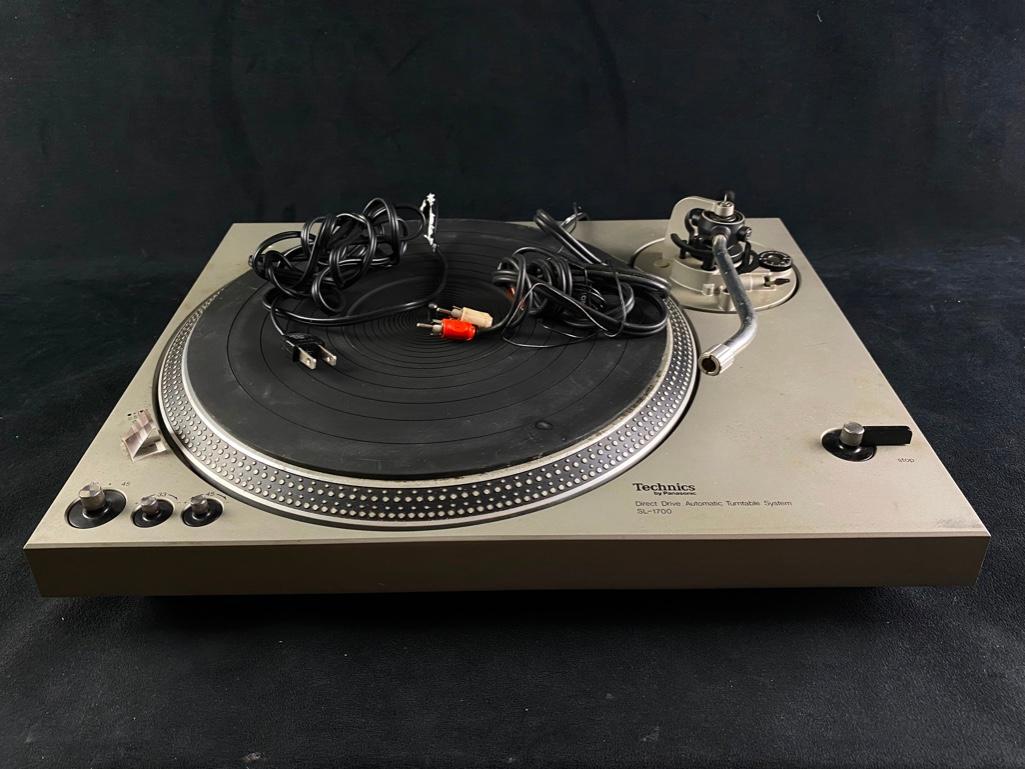 Technics SL-1700 Turntable For Parts or Repair (1 of 5)