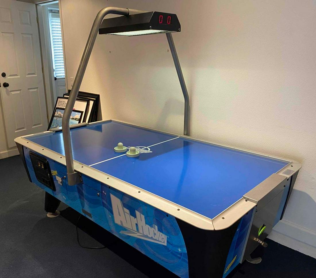 Dynamo Blue Streak Coin Air Hockey Table (1 of 17)