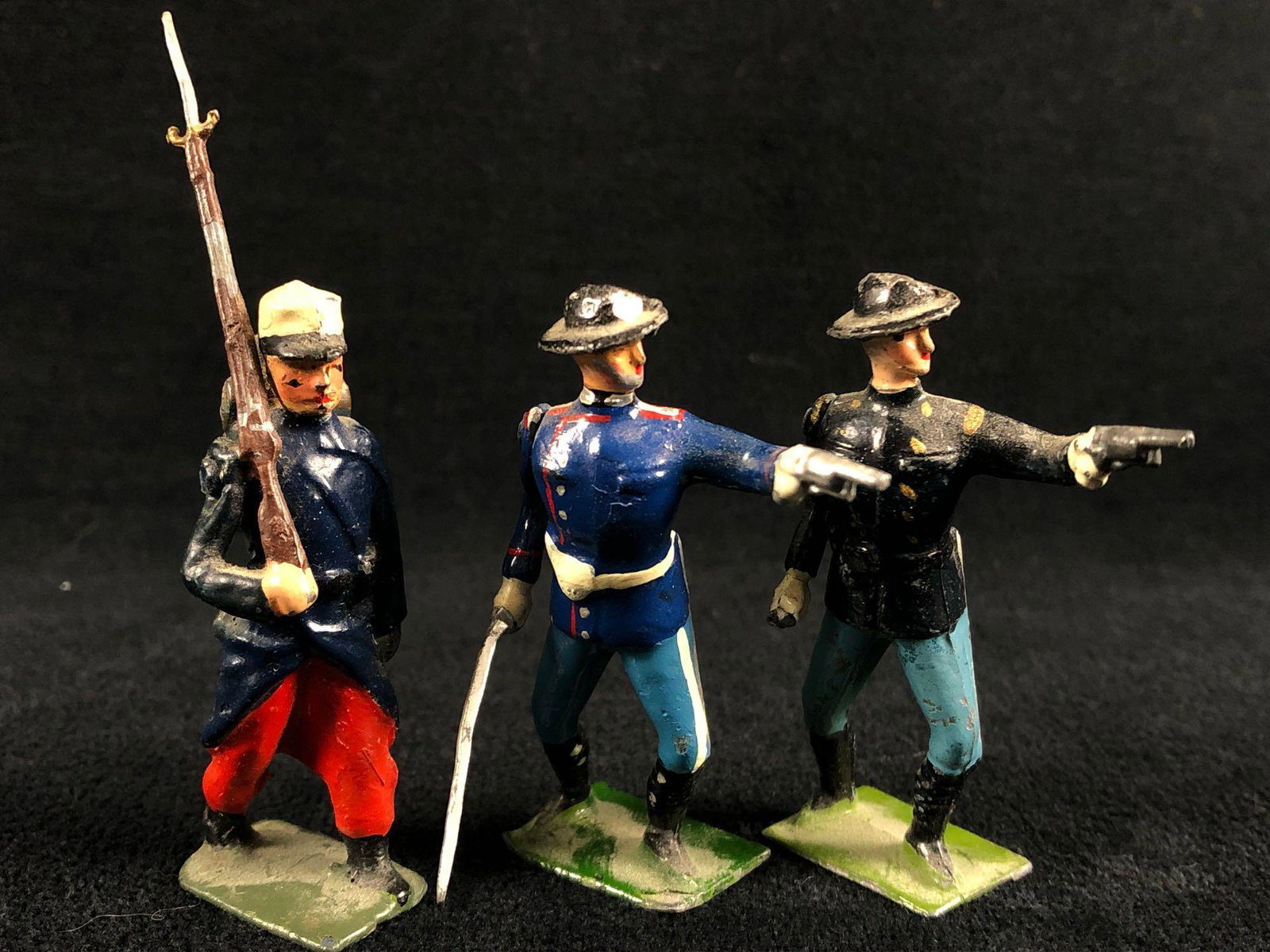 Antique Britains LTD Lead Hand Painted Civil War 2" Gun Toting Soldiers: Antique Britains LTD Lead Hand Painted Civil War 2" Gun Toting Soldiers . This antique lot includes 3 hand painted figures in Good - Very Good Condition . Some with scrapes and paint chips .Please loo