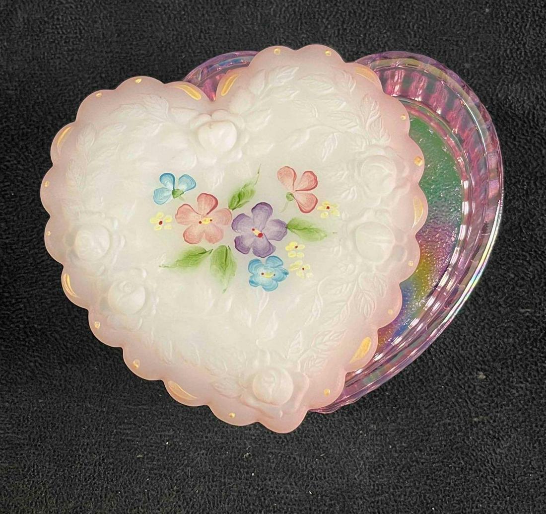 Fenton Glass Heart Box w Hand Painted Lid: Fenton Glass Heart Box w Hand Painted Lid This is a beautiful Fenton heart-shaped box with an expertly hand-painted lid. This heart box is in great condition with no known damage and comes in its orig