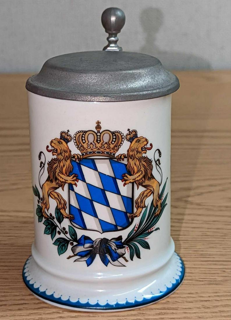 Vintage Bayern Lions Crest Coat of Arms Stein W Lid: Vintage Bayern Lions Crest Coat of Arms Stein W Lid. Has a pewter top. Is approx 4 1/2" x 3" x 5 1/2" and it weighs 1.23lb. The stein has some markings and scratches on the lid and handle. There is al