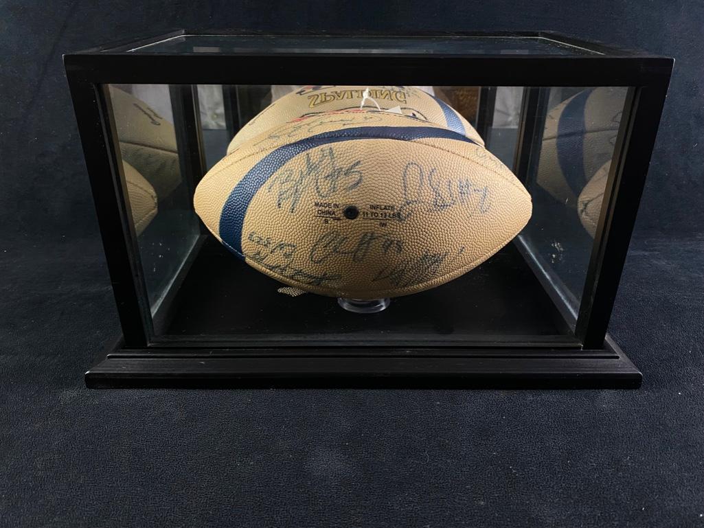 Orlando Predators Signed Arena League Football: Orlando Predators Signed Arena League Football Official AFL football signed by the Orlando Predators. The season is unknown, but this is a great peace of history from the now-defunct Arena Football Le