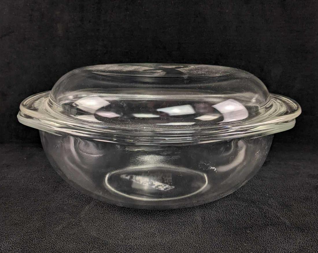 Vintage Pyrex Casserole Bowl With Lid (1 of 7)