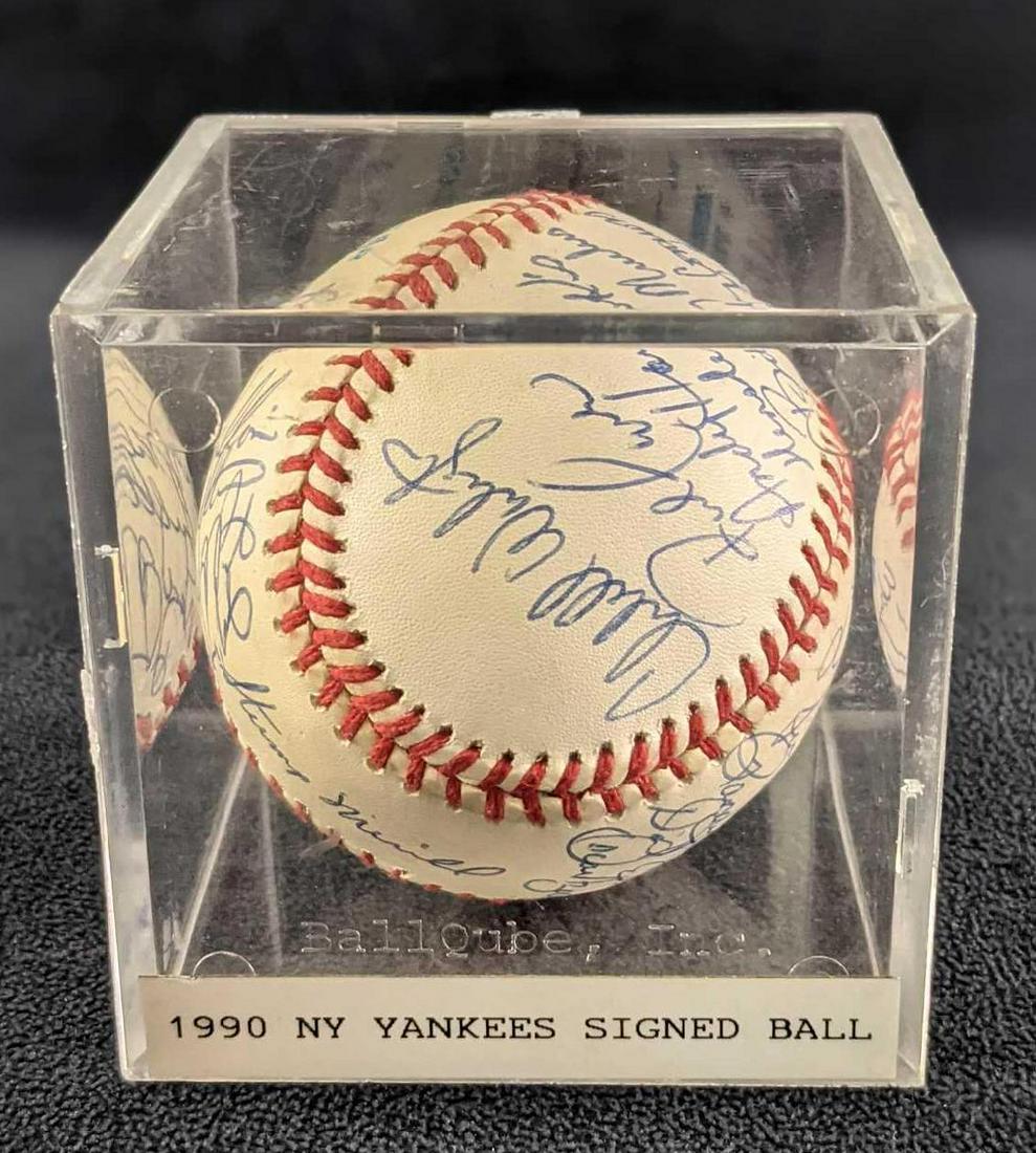 Autographed Baseball New York Yankees 1990 (1 of 10)