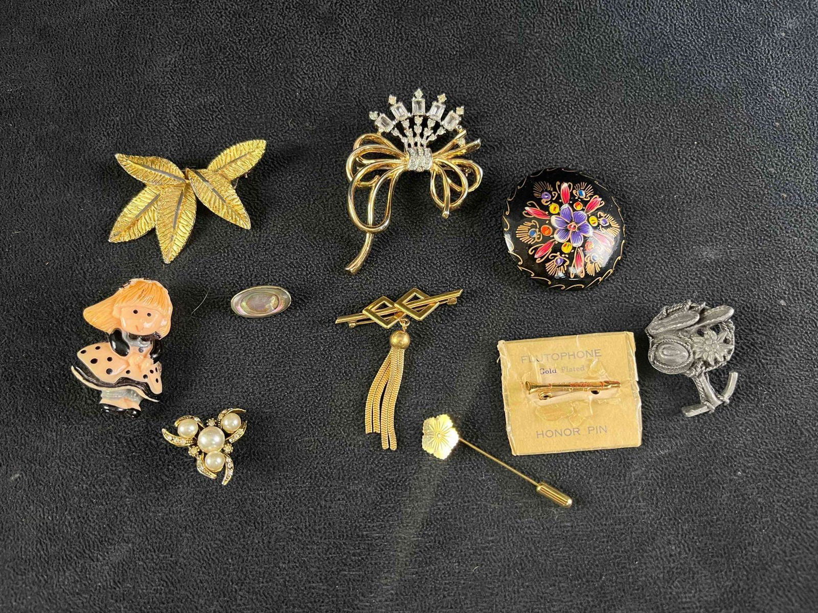 Lot of 10 Brooches Pins Assorted Pins (1 of 7)