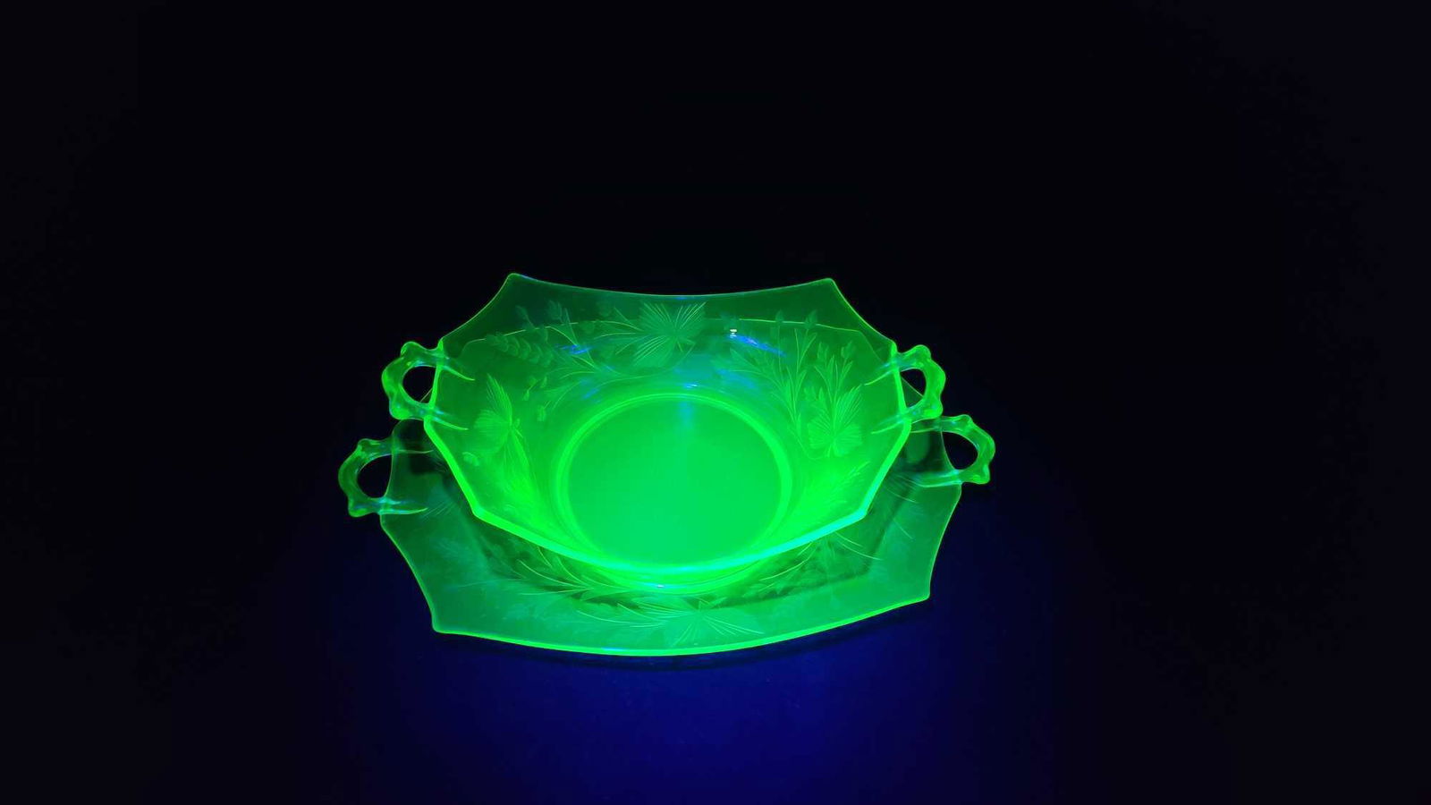 Vasoline Uranium 2 Handle Serving Set (1 of 8)