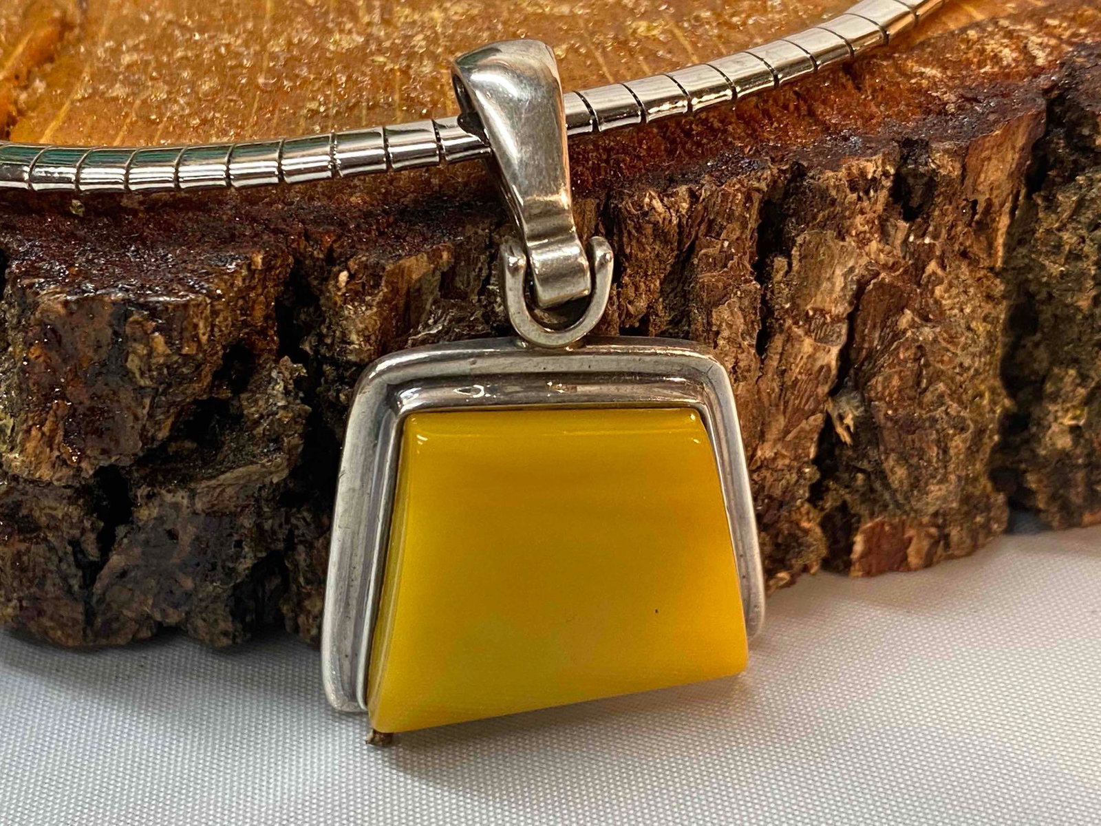 Vintage Sterling Omega Necklace & Aventurine Pendant: This fine piece of vintage jewelry has been tested and researched to the best of our knowledge .Please view all pictures as they are part of our description . Metal - Sterling Color - Silver Weight - 