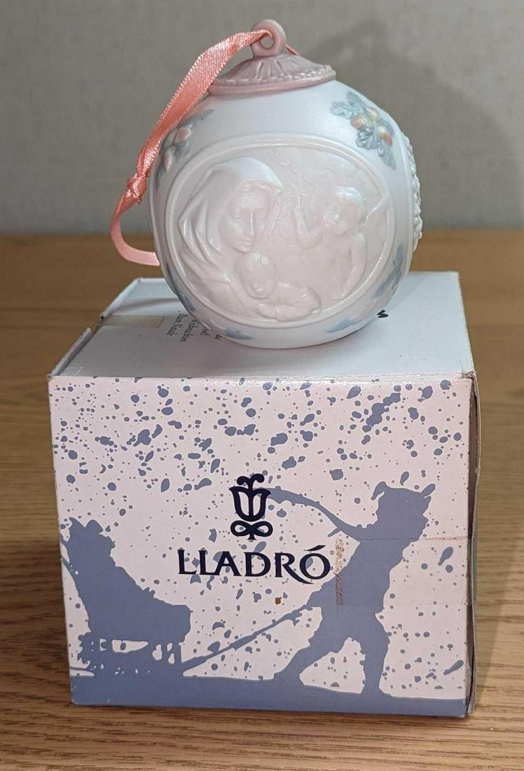Lladro 1997 Christmas Ball Porcelain Ornament (1 of 7)