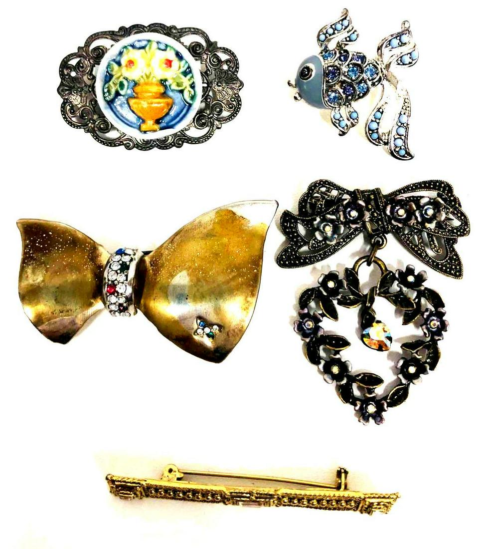 Lot of 5 Brooches (1 of 9)