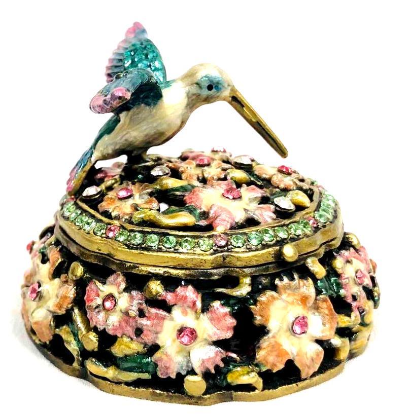Enamel Hummingbird With Rhinestones & Flowers Trinket/Jewelry Box: This lot contains a Enamel Hummingbird With Rhinestones & Flowers Trinket/Jewelry Box. It is approx 2 1/4" x 2 1/4" x 1 3/4" and weighs about 0.3lbs. Overall the trinket box is in exce