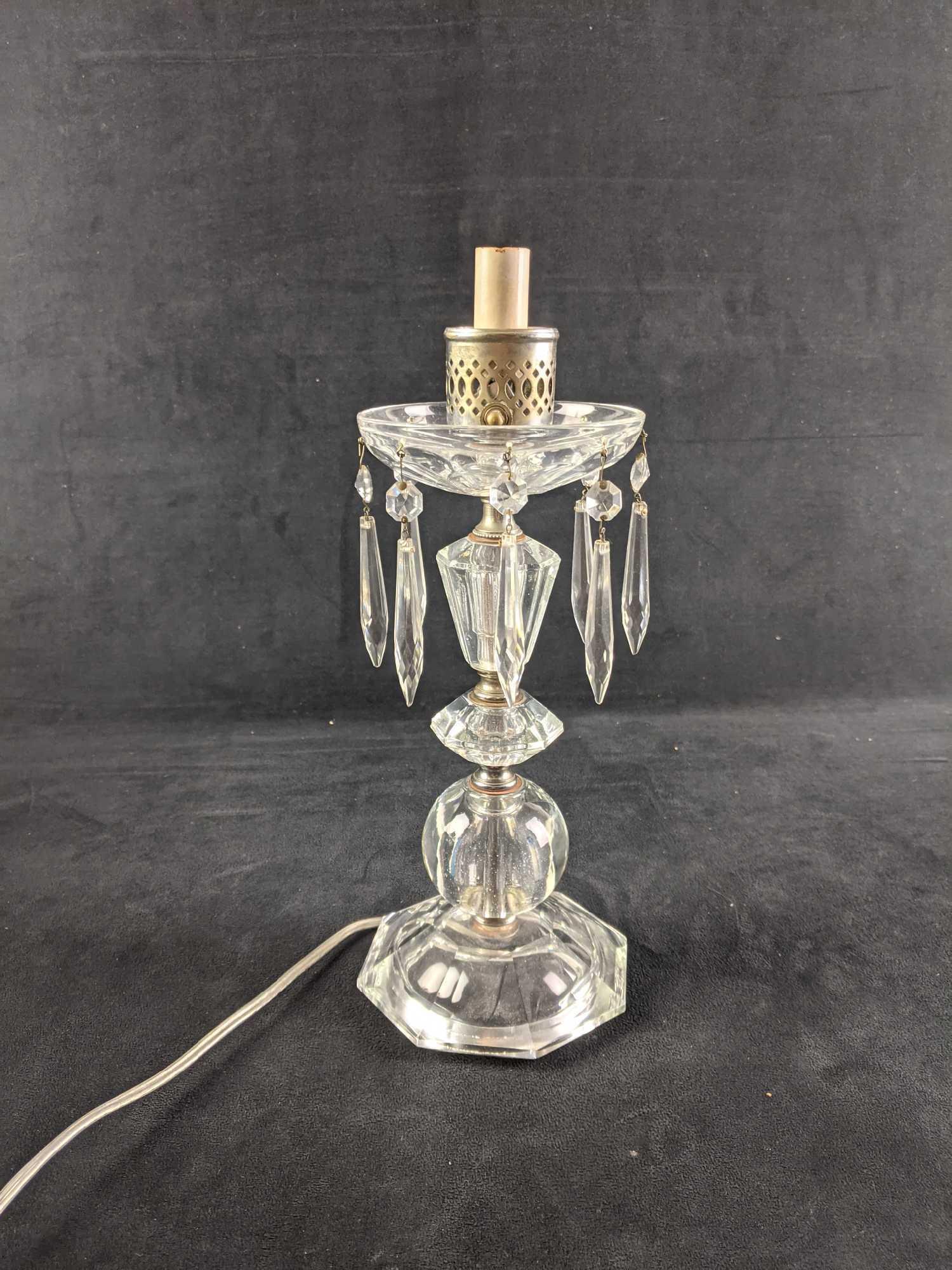 Vintage Glass Lamp, Hanging Accents Crystal Style: Vintage Glass Lamp, Hanging Accents Crystal Style This lamp is in good condition. It does not come with a lampshade. Needs bulb. No known damage. This is a great side table or living room table lamp. 