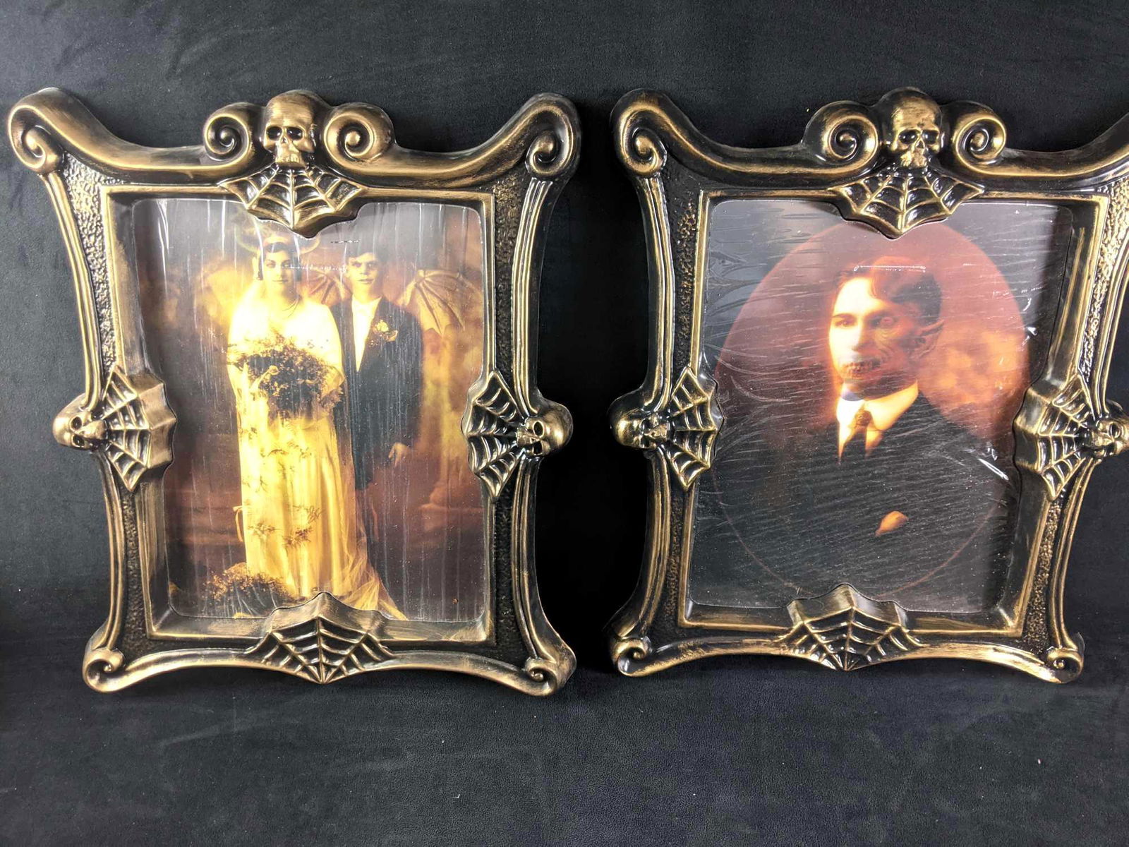 Halloween Decorations GoreTraits Changing Portrait: Halloween Decorations GoreTraits Changing Portrait This lot comes with two GoreTraits. These are in good condition, the plastic wrinkles are from the plastic protective layer that is meant to be peele