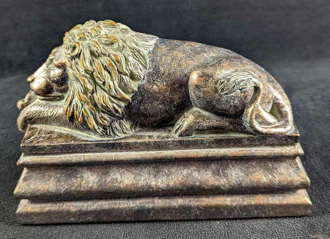 Isidore Bonheur Resin Lion Trinket Box: Resin Lion Trinket Or Jewelry Box Base Off Of Art By Isidore Bonheur. This is approx 7 1/2" x 3" x 5" and it weighs 2.36lbs. The box is in a good, vintage condition with some signs of wear