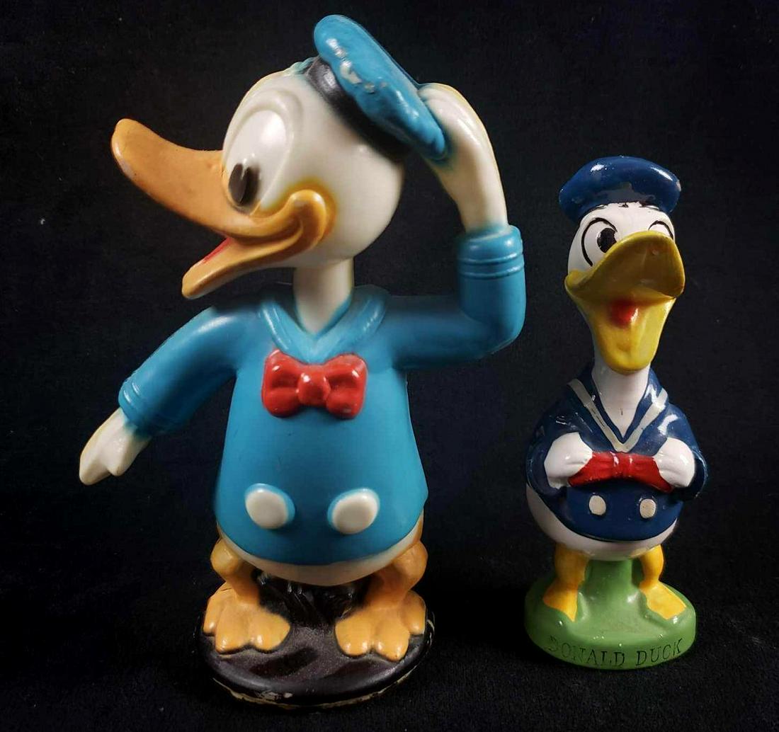 Lot of 2 Pre 1986 Donald Duck Plastic and Ceramic Figurines: Lot of 2 Pre 1986 Donald Duck Plastic and Ceramic Figurines. This lot of 2 ornaments is in overall good condition. The items are vintage and as such show signs of wear such as minor paint loss and lig