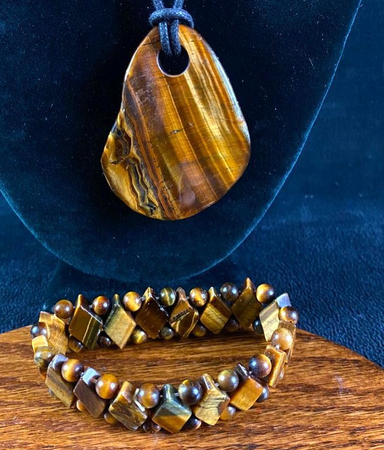 Tiger's Eye Bracelet & Necklace: Tiger's Eye Bracelet & Necklace All our jewelry is tested and researched prior to posting. Please view all our pictures they are part of our description. DETAILS : Metal - sterling silver (nec