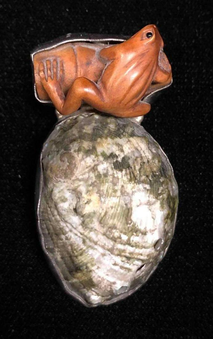 Sterling Silver Necklace Attachment Shell & Wooden Frog: This lot contains sterling silver necklace attachment shell & wooden frog. It is approx 2 1/2" x 1 1/4 and weighs about 0.7oz. Overall the necklace attachment is in good used condition with so