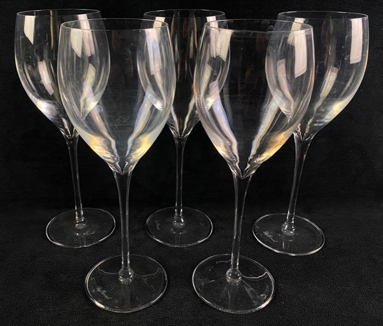 Luigi Bormioli Magnifico Wine Glasses: Luigi Bormioli Magnifico Wine Glasses. Set of 5 red wine glasses from the Liugi Bormioli Magnifico line. The glasses are made of lead-free crystal and hold 11.75 oz of wine. In good condition with no 