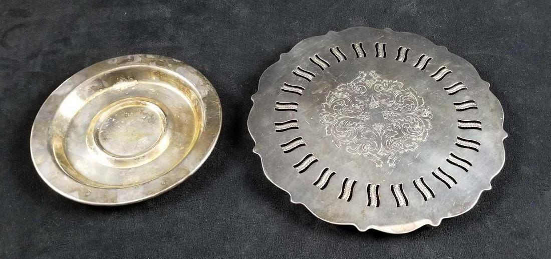 Vintage Oneida Silversmiths Trivet and Saucer: Vintage Oneida Silversmiths Trivet and Saucer is a lot of 2 and are in good condition. The silver-slated trivet will shine as a setting on the table or your wall. The floral pattern stands ou