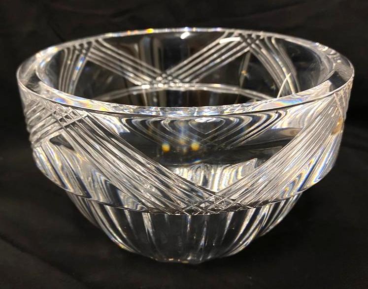Orrefors Crystal Aladdin Bowl: Orrefors Crystal Aladdin Bowl Crystal bowl titled "Aladdin" by Orrefors, Sweden. The bowl was designed by Erika Lagerbielke, and is signed Orrefors E.L. on the bottom. In good condition with