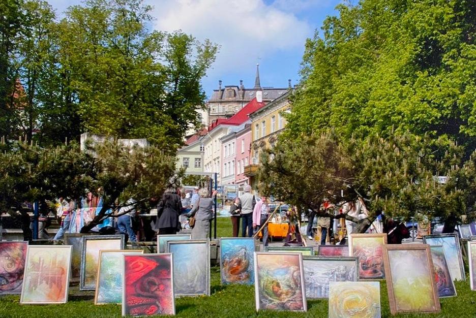 Etta Jean Juge "Art Show in Tallinn, Estonia": Etta Jean Juge "Art Show in Tallinn, Estonia" Large photo by Etta Jean Juge, of an art show in a park in Estonia's capital city of Tallinn. Etta Jean Juge is a former technical writer who 