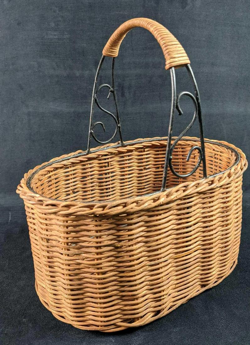 Vintage Crate And Barrel Oval Rattan Basket Metal (1 of 6)