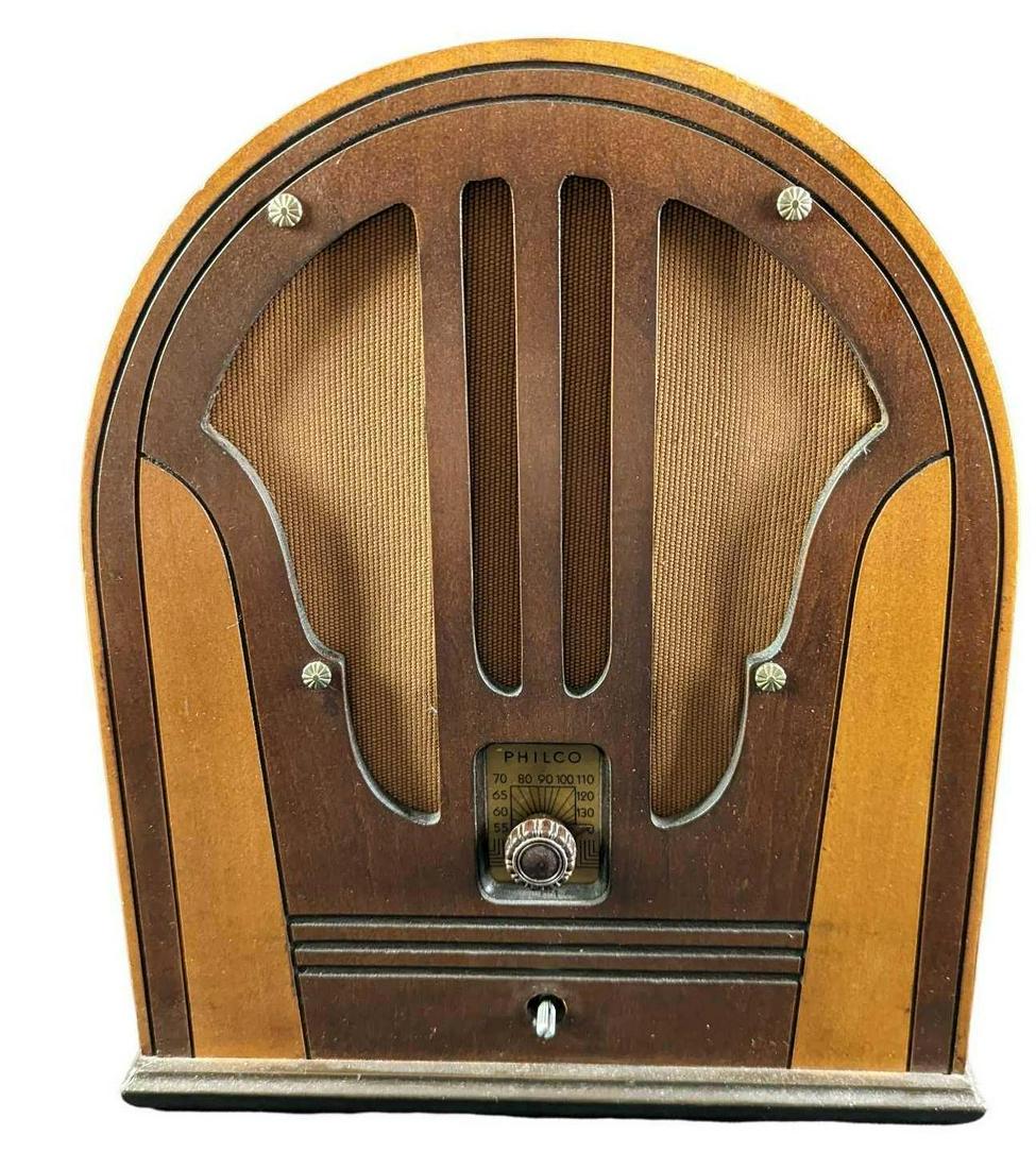 F20 Vintage Philco Model 84 Tube Radio (1 of 9)