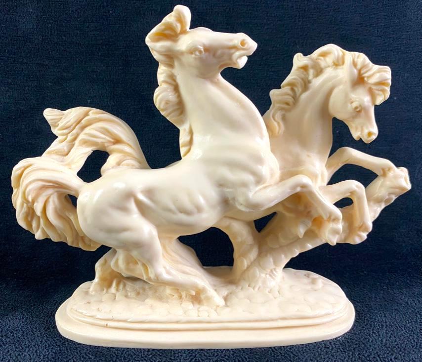 Vintage Resin Horse Statue (1 of 7)