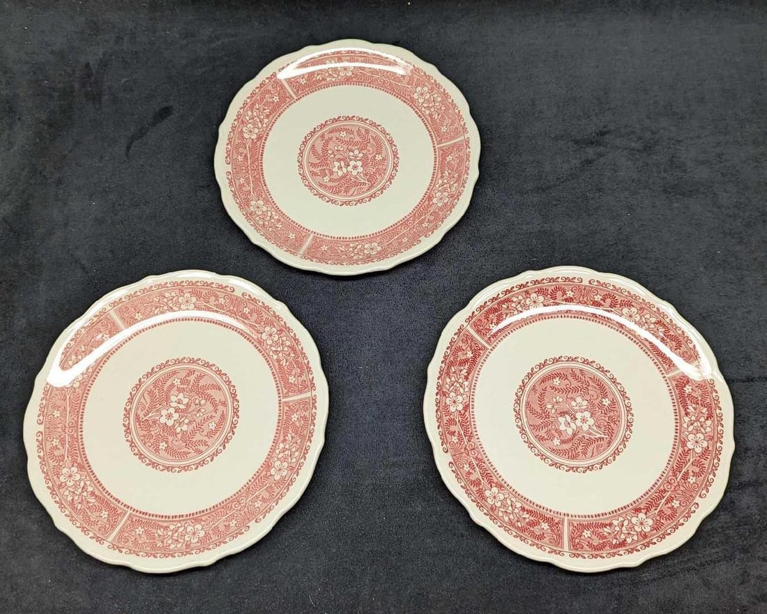 3 Retired Syracuse Strawberry Hill Pink Dinner Plates C: 3 Retired Syracuse Strawberry Hill Pink Dinner Plates C. Each plate is approx 10" x 1" x 10" and the total weight is 4.65 lbs. The plates have some light markings. Please see the images as