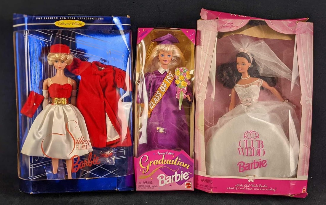 Graduation Club Wedd And Silken Flame Barbie Dolls (1 of 6)