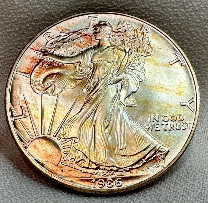 1986 US Mint .999 Fine Silver Eagle (1 of 2)