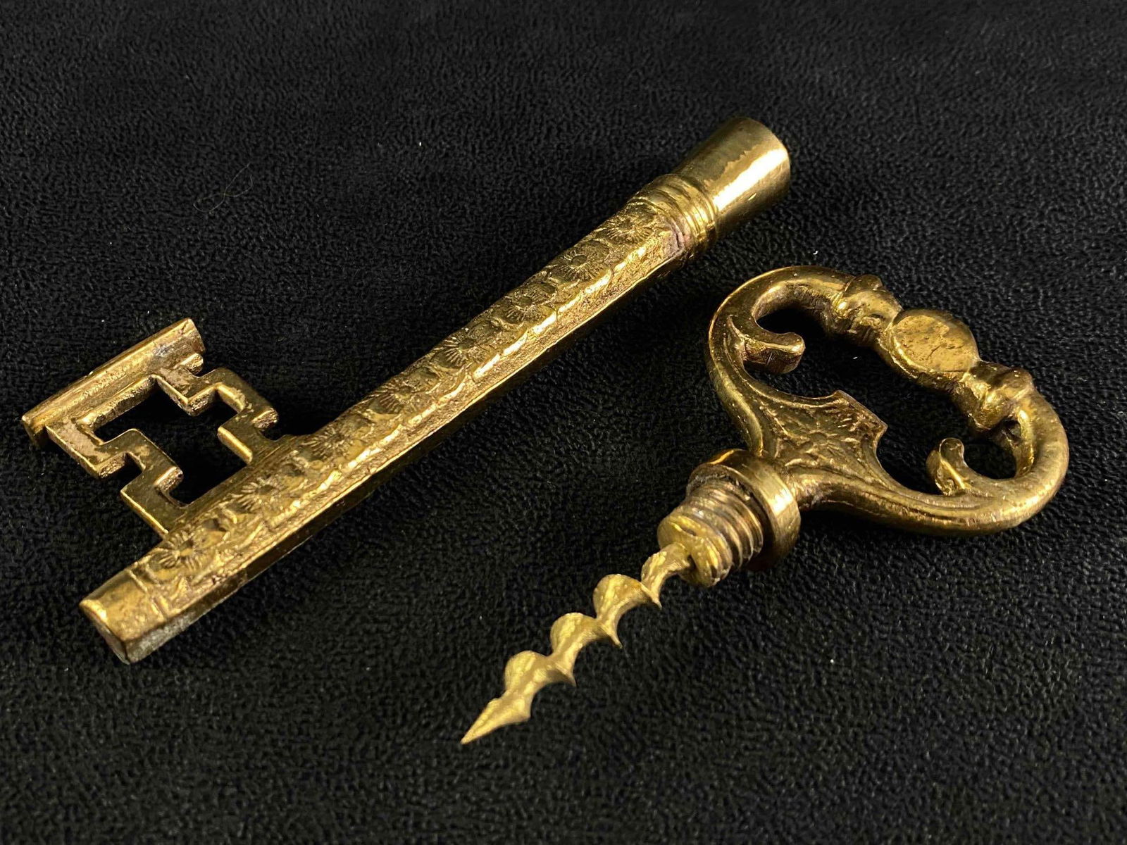 Vintage Brass Skeleton Key Hidden Corkscrew (1 of 7)