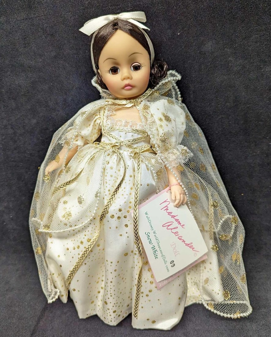 LE Disney Snow White Madame Alexander Doll (1 of 7)