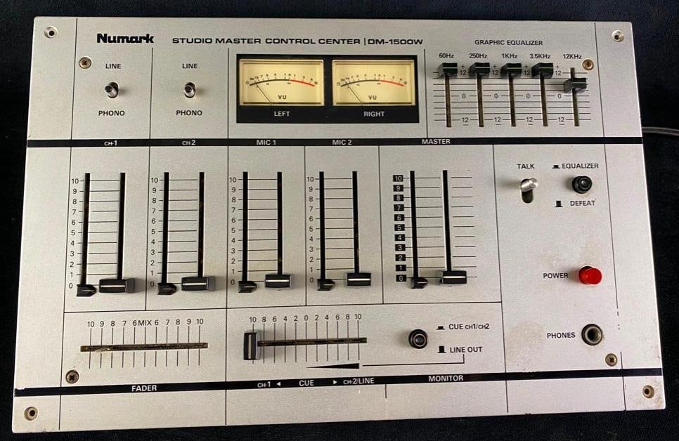 Numark DM-1500W DJ Mixing Console (1 of 8)