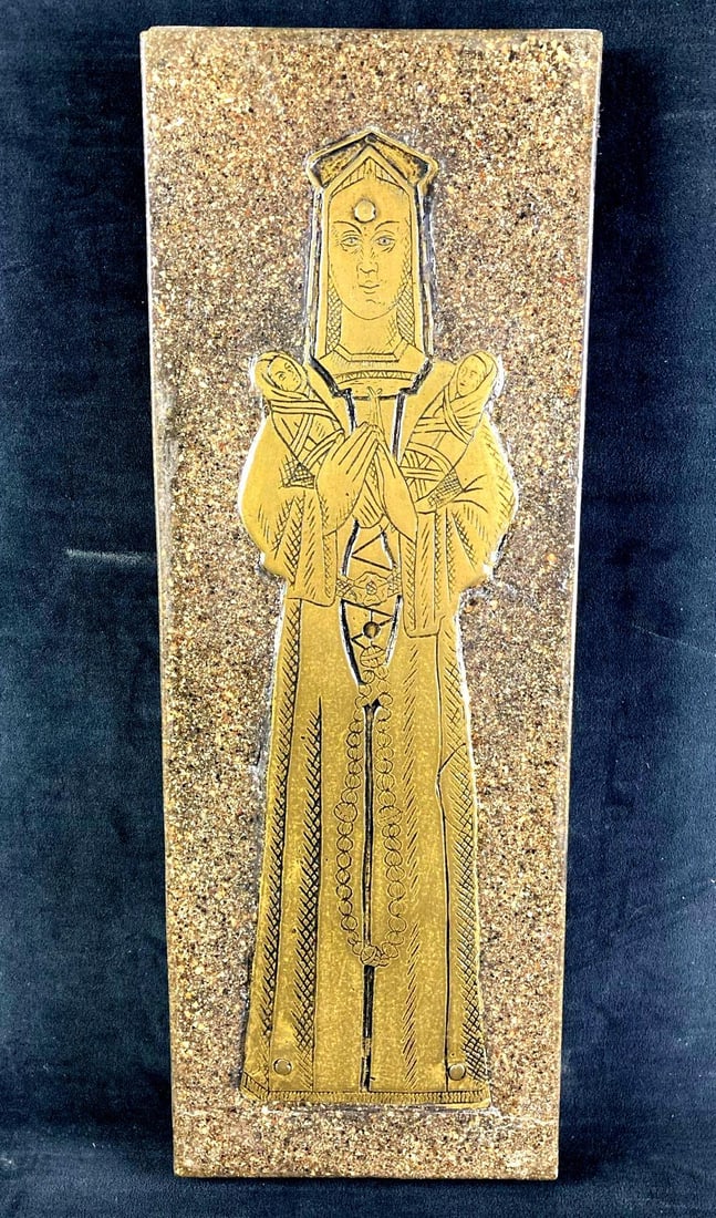 English Renaissance Motif of Female Monarch Wood Panel: Up for auction is a recent estate find, an English Renaissance motif of a female monarch upon a wood board and is coated in simulated granite, held on with resin. It was designed for wall display. Thi