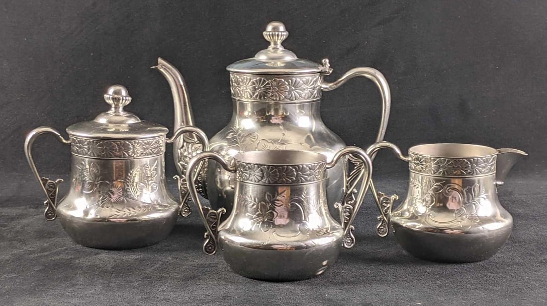 Silver-Plate Tea Set Hartford Silver Co: Silver-Plate Tea Set Hartford Silver Co This seems to be a complete tea set from Hartford Silver Co. Quadruple Plate. These have some tarnish but not much. This set is in good condition with no dents.