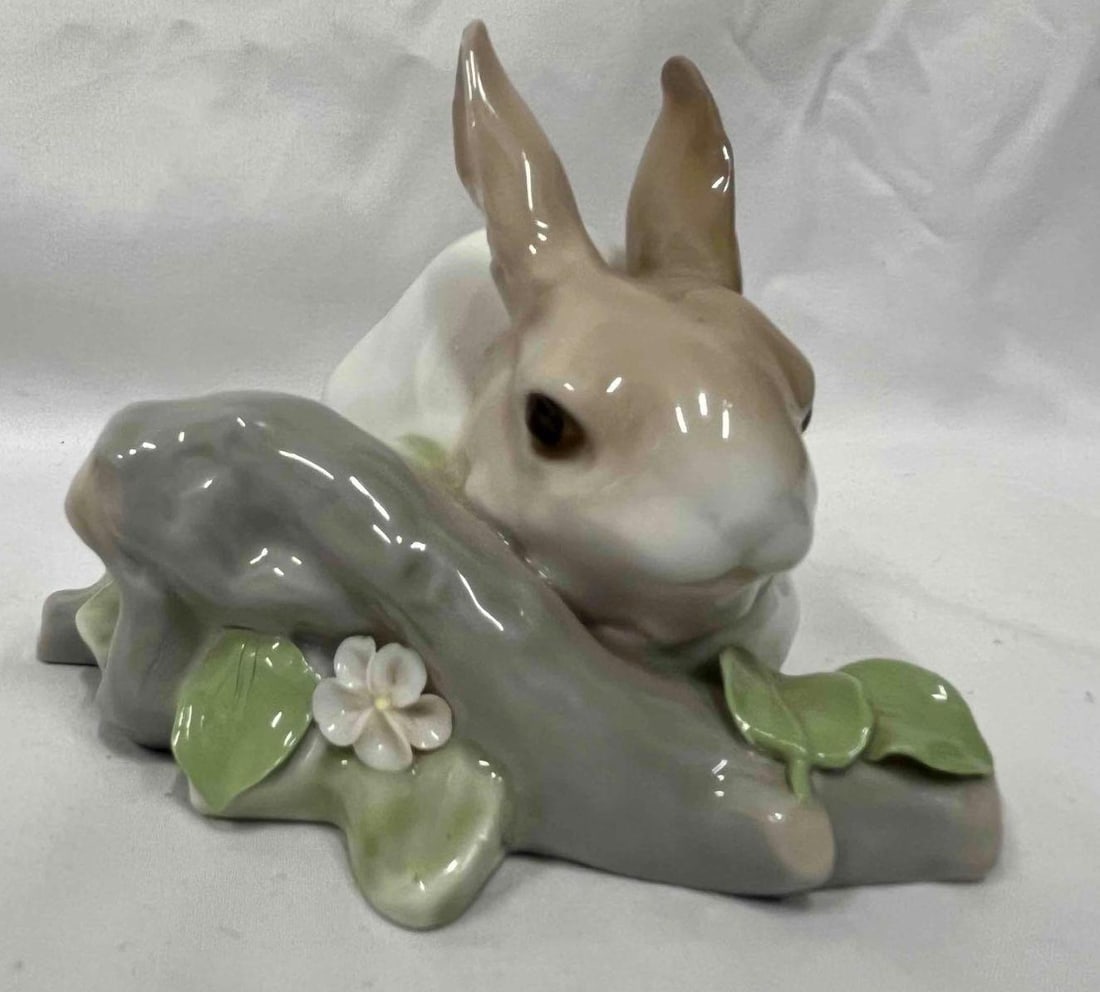 LladrÃ³ Rabbit Eating 4773 Designed 1971 Retired 1988 (1 of 13)