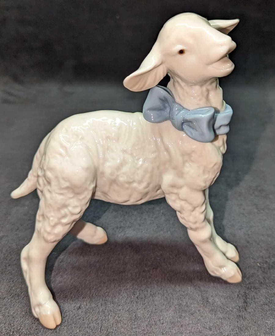 Retired Lladro Baby Boy Lamb Figurine (1 of 6)