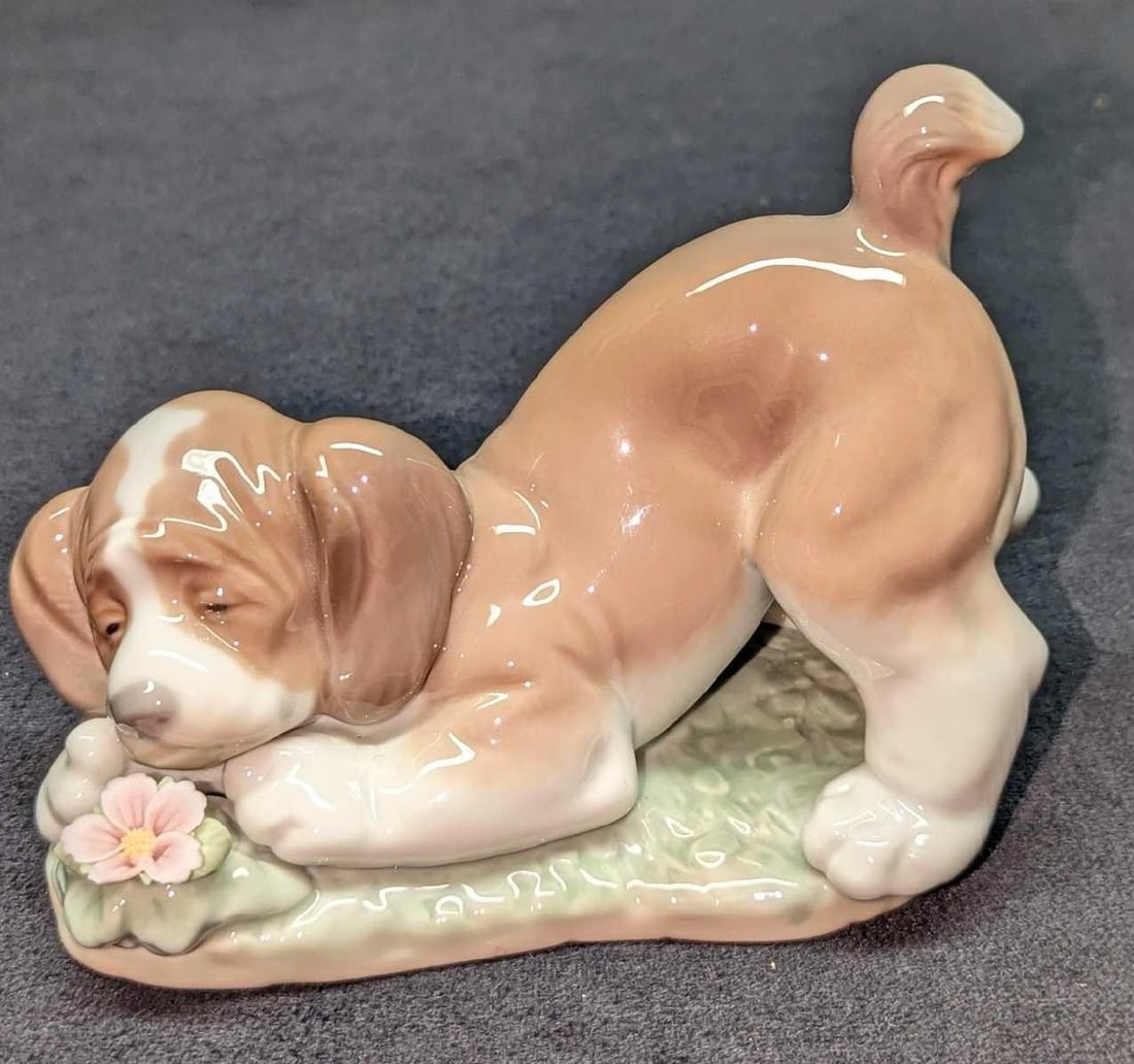 Retired Lladro Sweet Smell Puppy & Flowers Figurine (1 of 7)