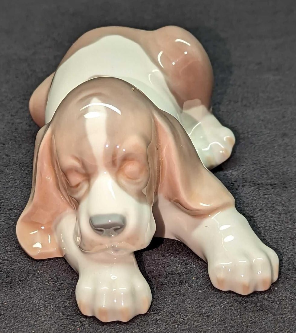 Retired Lladro Sleepy Puppy Figurine (1 of 5)