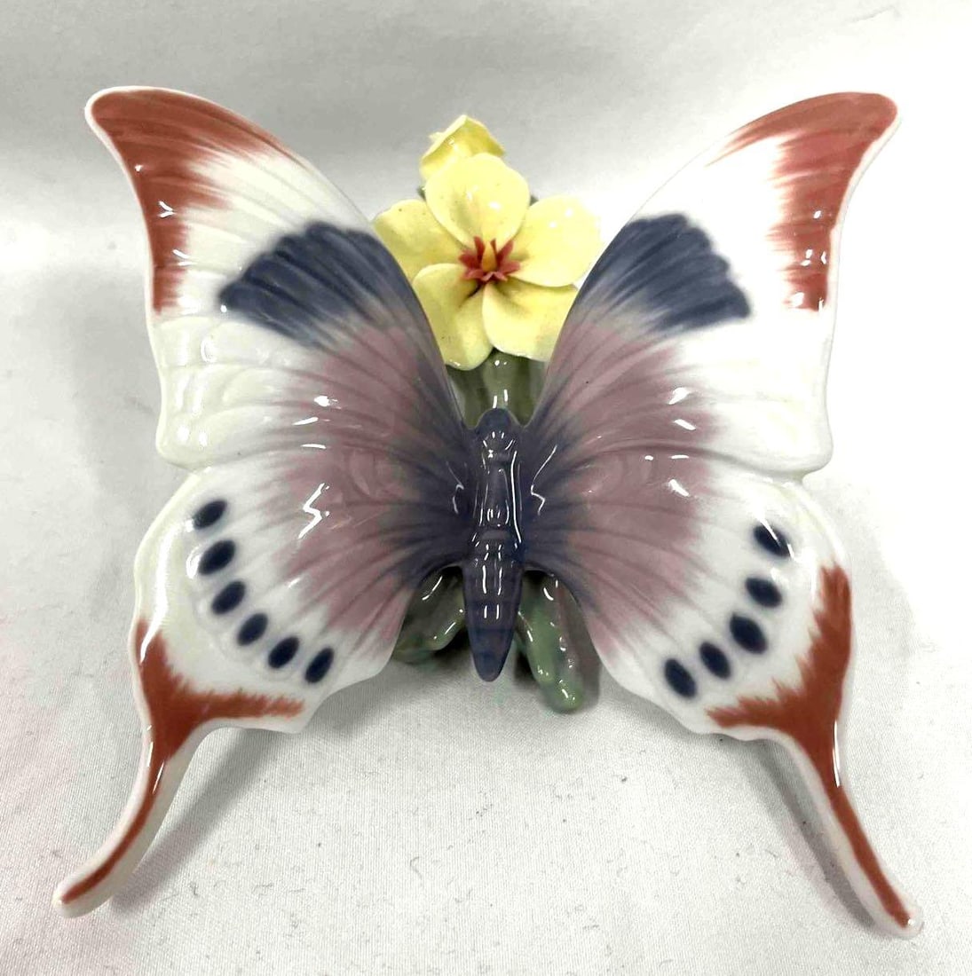 LladrÃ³ A Moment's Rest Butterfly 6173 (1 of 10)