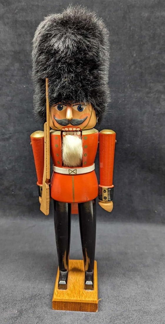 Vintage Volkmar Matthes 16.5" German Nutcracker (1 of 9)