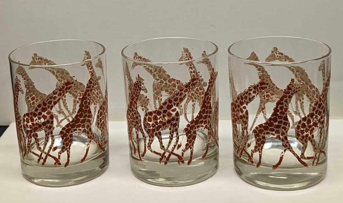 3 Tastesetter Giraffe Pattern Drinking Glasses A: 3 Tastesetter Giraffe Pattern Drinking Glasses A. Each of the glasses is approx 3 1/4" x 3 1/4" x 4 1/4" and the total weight is 2.09lbs. The glasses are in a good, vintage condition with
